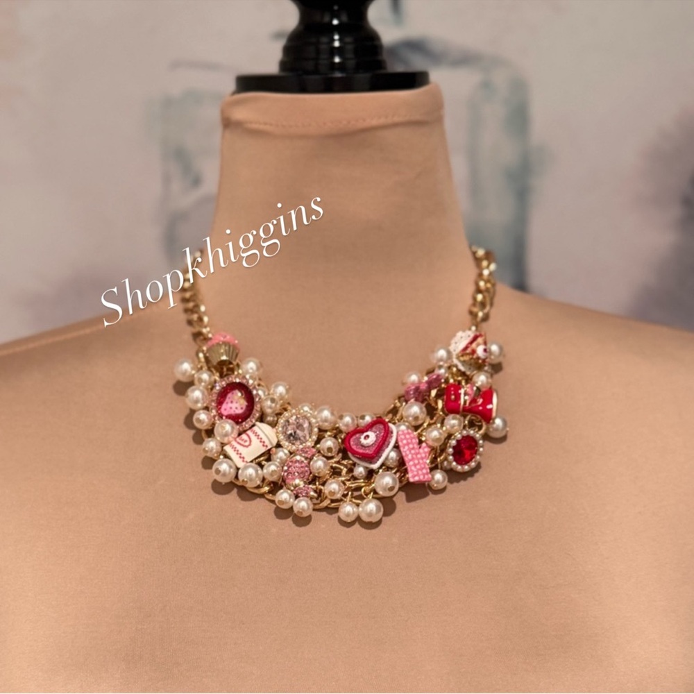 NWT 🧁🍰Betsey Johnson Sweet Bakery Bib Necklace